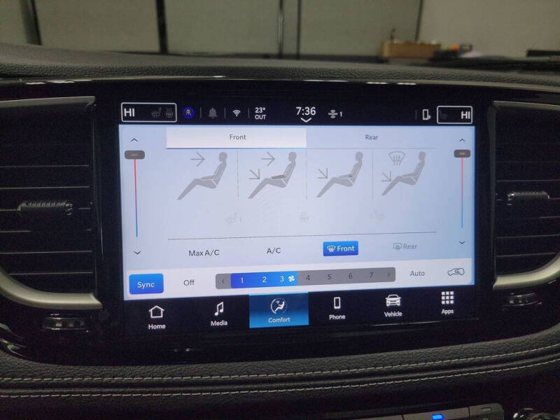 2026 Chrysler Pacifica Select