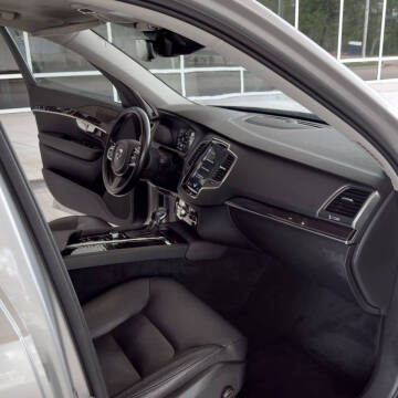 2019 Volvo XC90 T6 Momentum