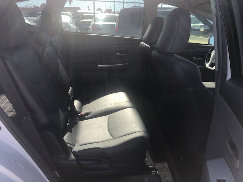 2014 Toyota Prius v Five