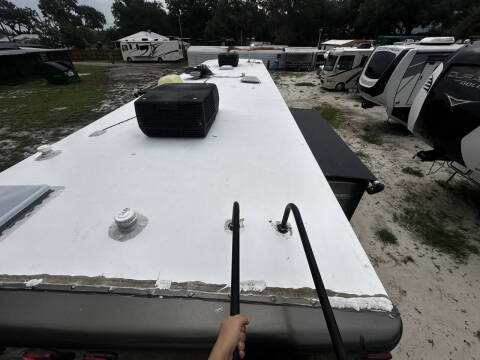 2016 Thor Motor Coach Hurricane