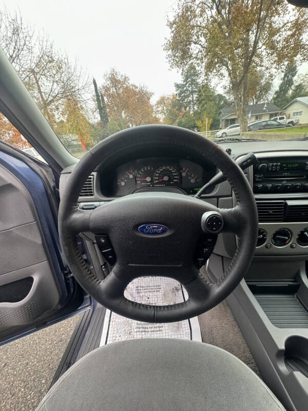 2004 Ford Explorer XLT