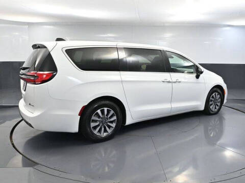 2023 Chrysler Pacifica Plug-In Hybrid Touring L