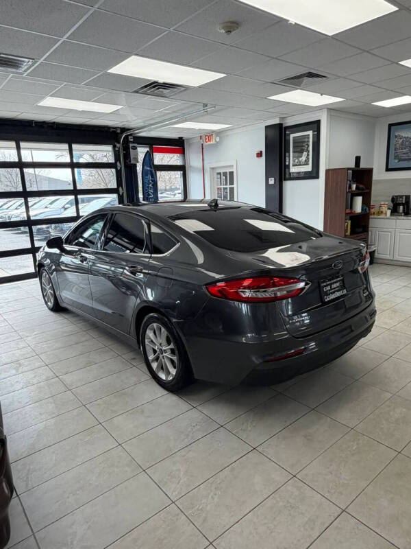 2020 Ford Fusion SE