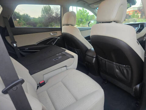 2017 Hyundai Santa Fe SE