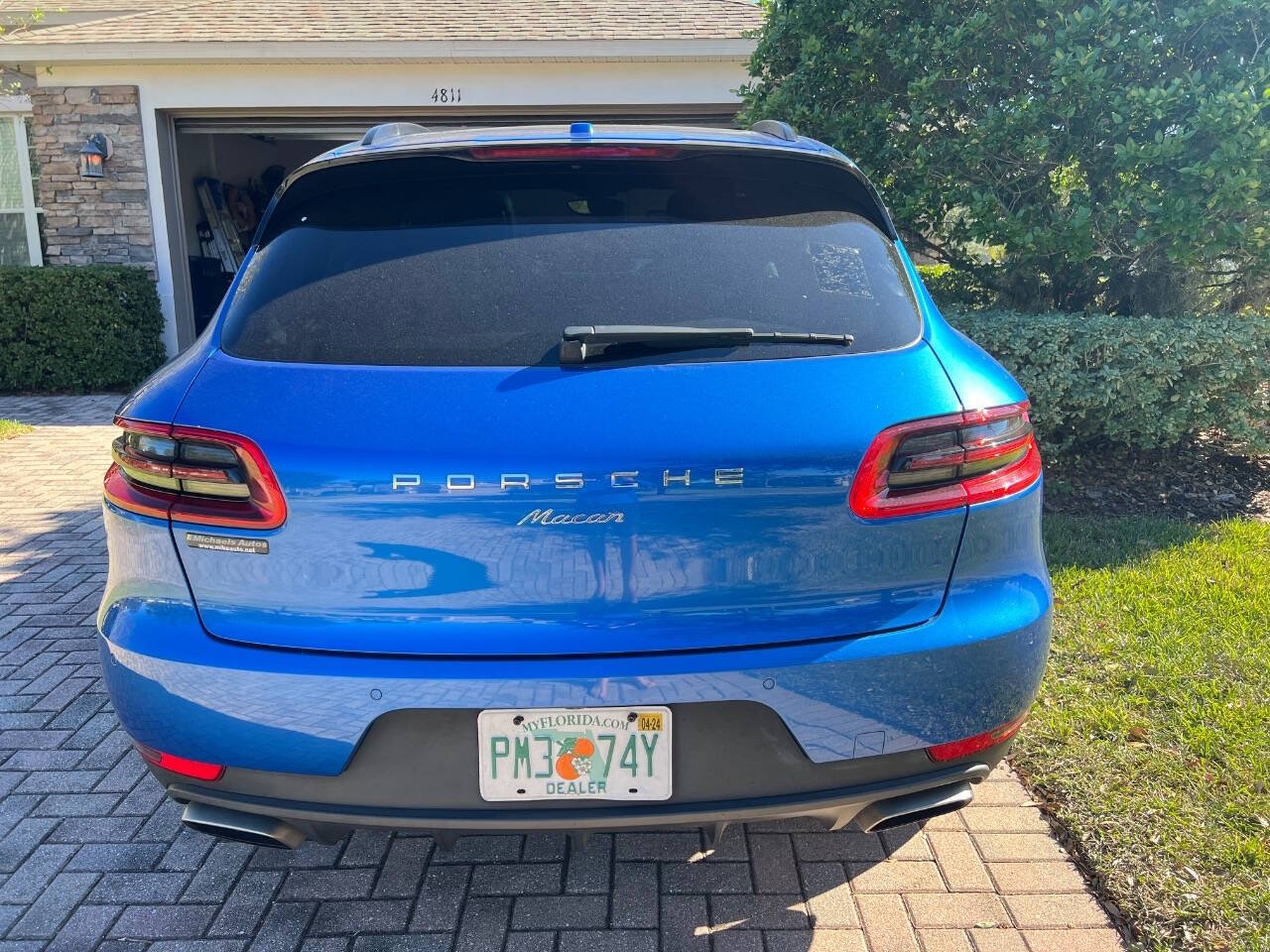 2017 Porsche Macan Base photo 12