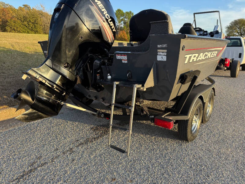 2018 Tracker TARGA V18 W/T