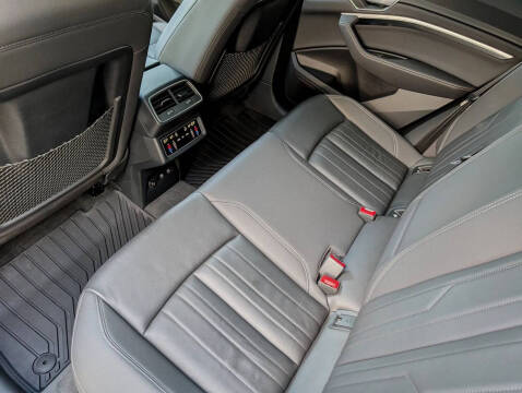 2021 Audi e-tron quattro Premium