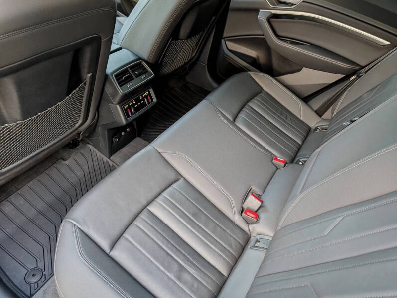 2021 Audi e-tron quattro Premium