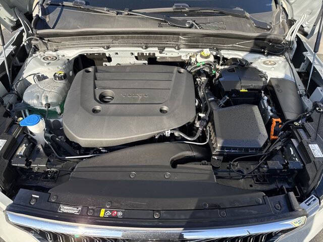 2025 Volvo XC40 B5 Core Bright Theme