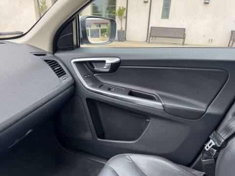 2012 Volvo XC60 3.2 Platinum