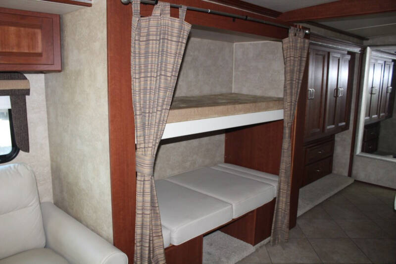 2014 Winnebago Forza 38R 340hp Cummins Diesel