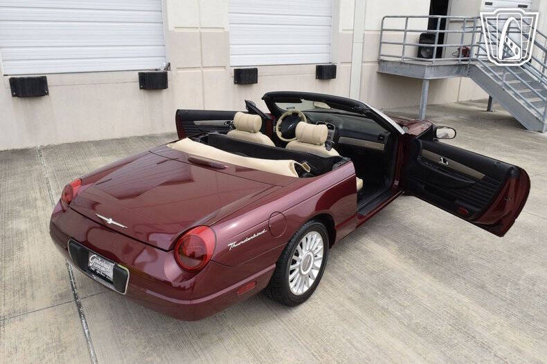 2004 Ford Thunderbird Deluxe