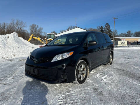 2020 Toyota Sienna for sale at ONG Auto in Farmington MN