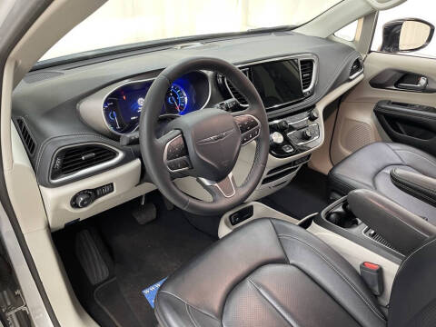 2024 Chrysler Pacifica Plug-In Hybrid Select