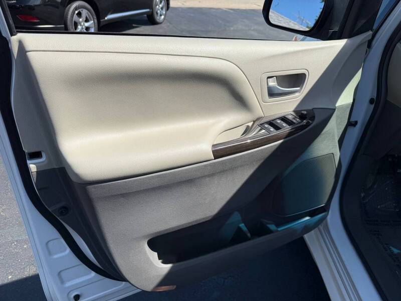2017 Toyota Sienna XLE 7-Passenger