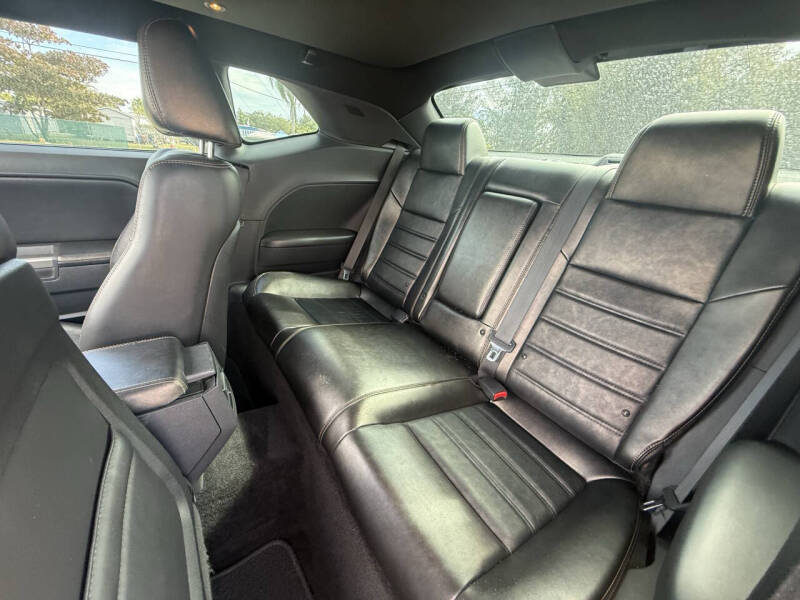 2014 Dodge Challenger SXT