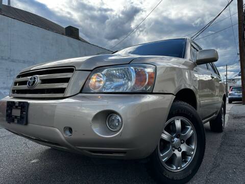 2004 Toyota Highlander for sale at Illinois Auto Sales in Paterson NJ