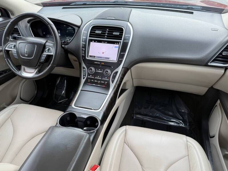 2019 Lincoln Nautilus Select