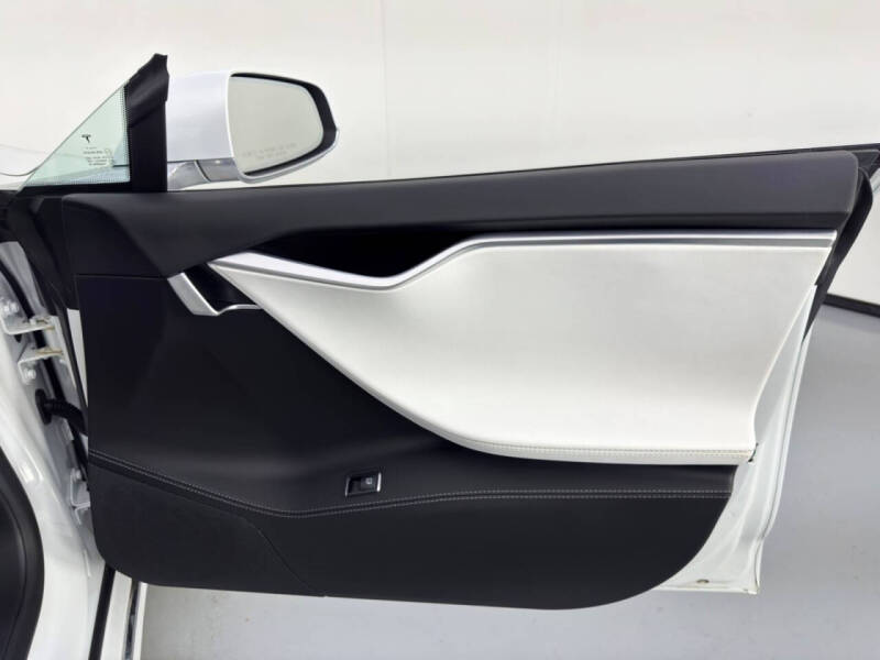 2017 Tesla Model S 90D