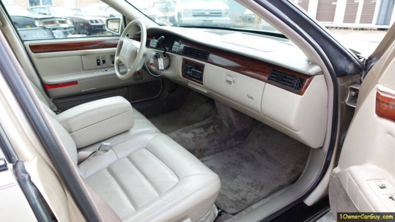 1994 Cadillac DeVille null photo 40