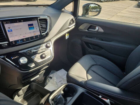 2026 Chrysler Voyager LX