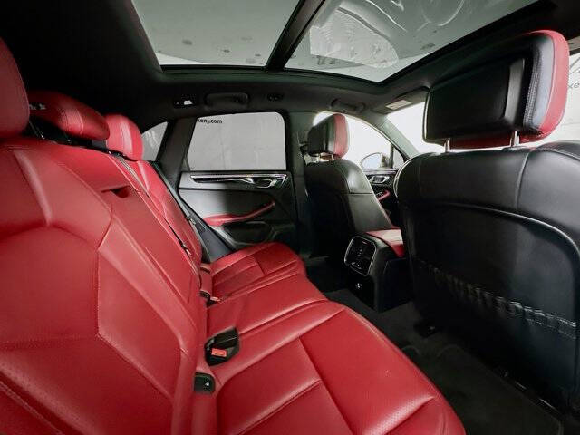 2023 Porsche Macan T