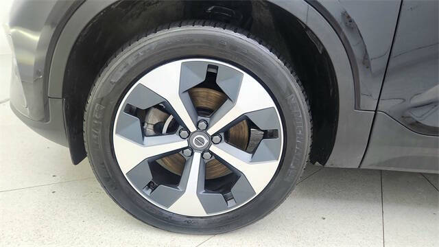 2024 Volvo XC40 B5 Plus Dark Theme