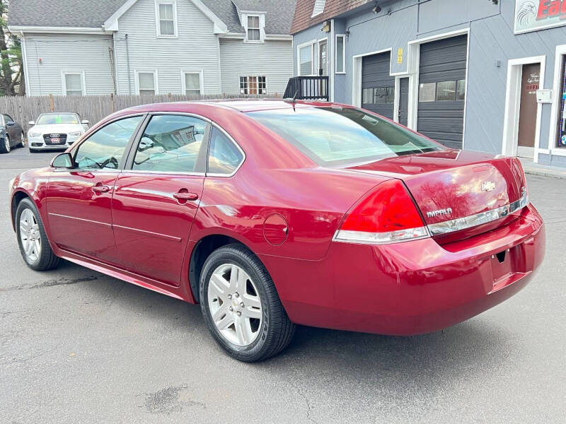 2011 Chevrolet Impala LT photo 3