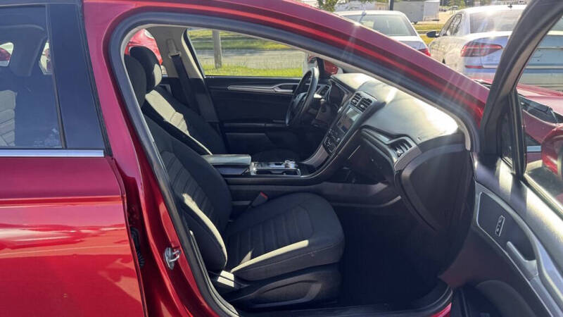 2020 Ford Fusion SE