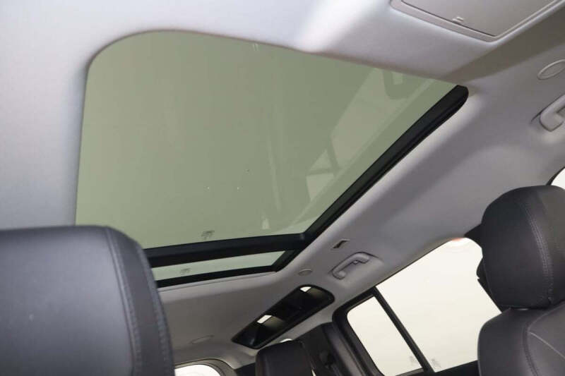 2022 Land Rover Defender 110 SE