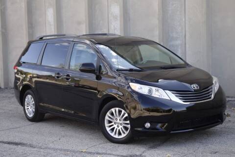 2013 Toyota Sienna for sale at Albo Auto in Palatine IL