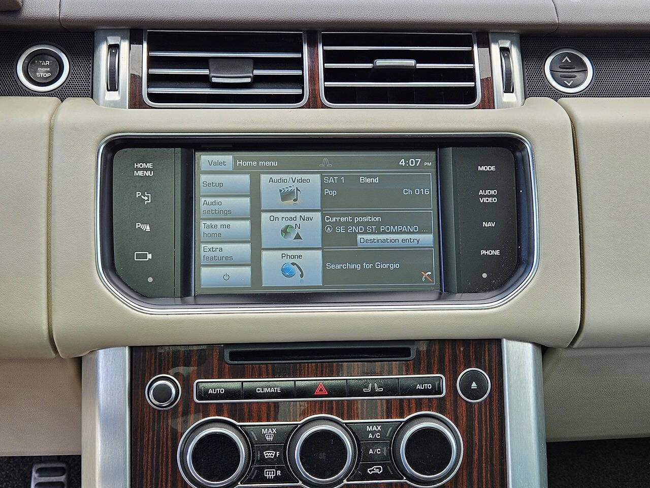 2014 Land Rover Range Rover 32