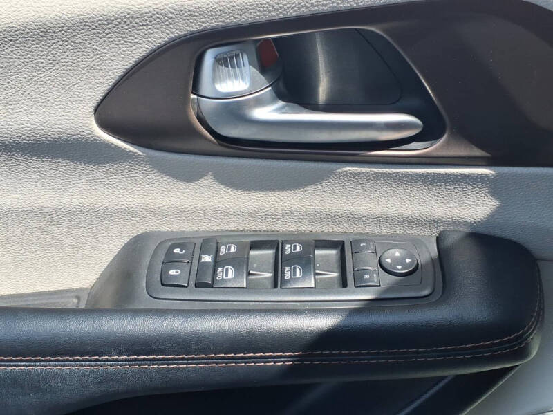 2017 Chrysler Pacifica Touring-L Plus