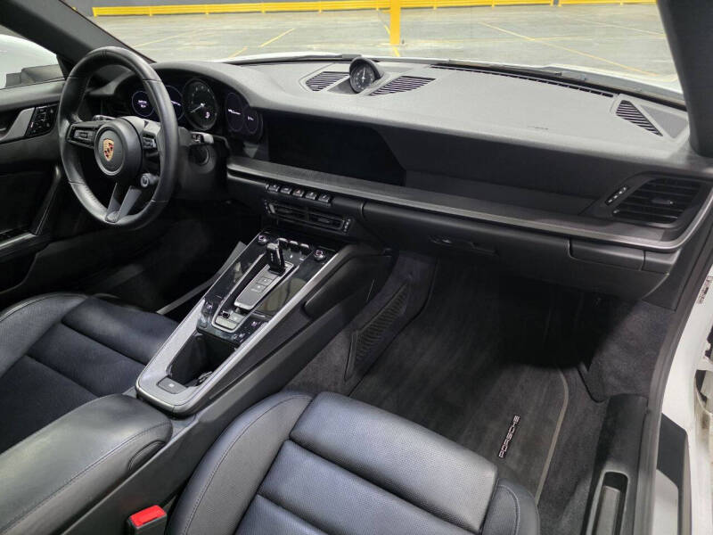 2020 Porsche 911 Carrera