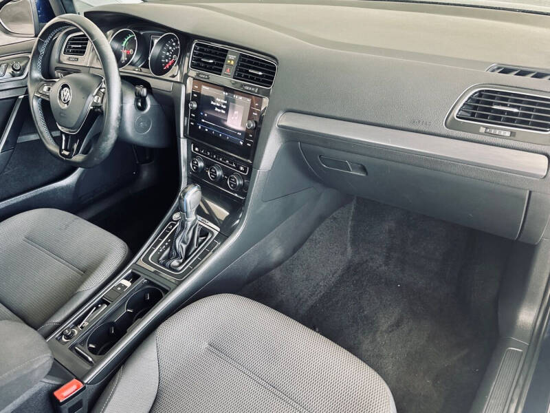 2017 Volkswagen e-Golf SE