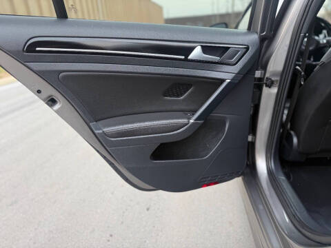 2016 Volkswagen Golf R 4Motion