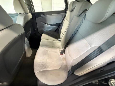 2012 Hyundai Accent SE