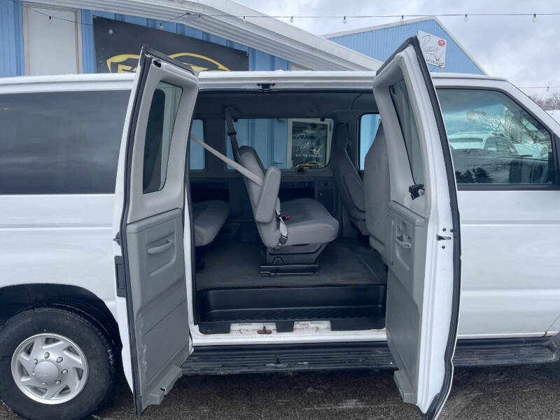 2011 Ford E-Series E-350 SD XLT