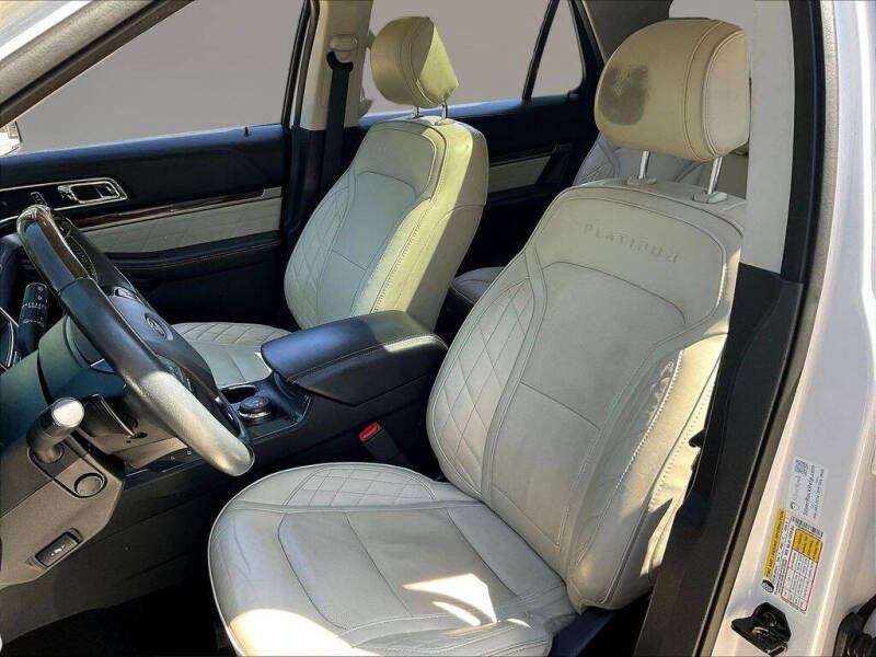 2017 Ford Explorer Platinum