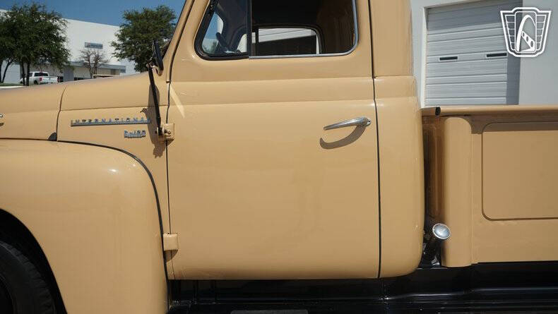 1951 International L 110