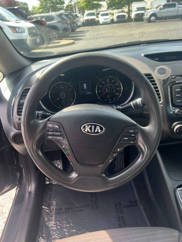 2017 Kia Forte LX photo 15