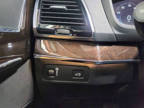 2016 Volvo XC90 T6 Momentum