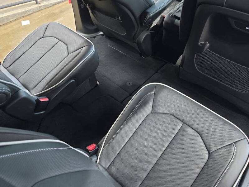 2027 Chrysler Pacifica Limited