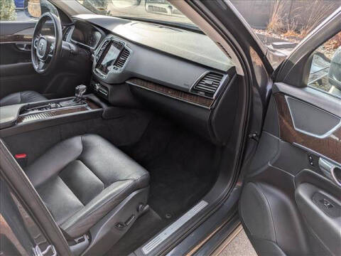 2016 Volvo XC90 T6 Momentum