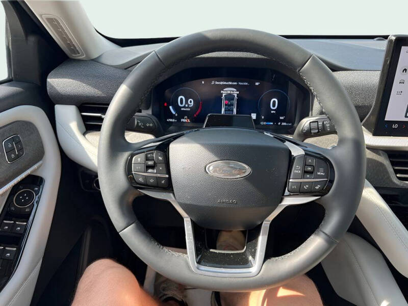 2025 Ford Explorer Platinum