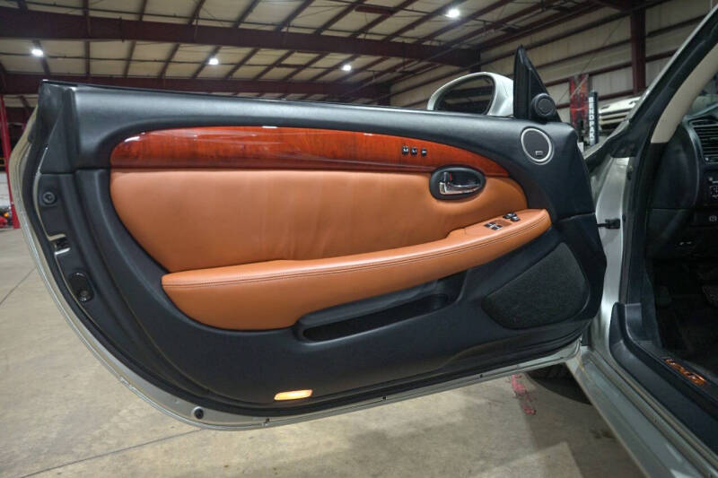 2004 Lexus SC 430