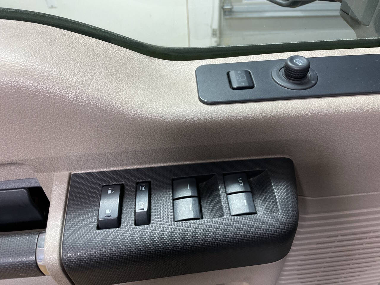 2010 Ford F-250 Super Duty 24