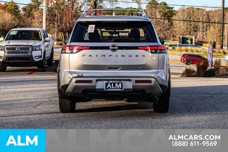 2024 Nissan Pathfinder SL