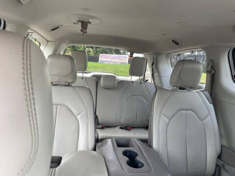 2017 Chrysler Pacifica Touring-L Plus