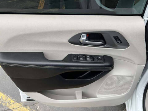 2022 Chrysler Pacifica Touring L